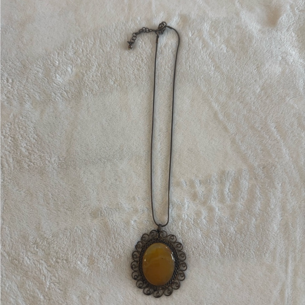 Elegant Gold Pendant Necklace